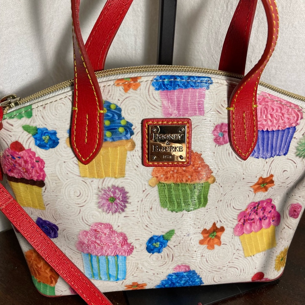 Dooney & Bourke Cupcakes Kiki Satchel SHOULDERBAG tote Like New - Picture 6 of 8
